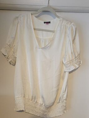 Vince Camuto Cream V-Neck Puff Sleeve Blouse